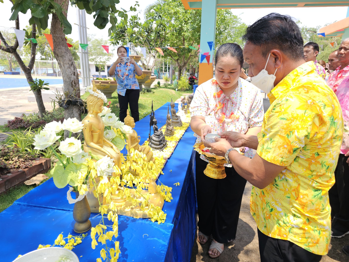 เทศบาลตำบลพันดุง จัดกิจกรรมโครงการอนุรักษ์สืบสานประเพณีสงกรานต์วันผู้สูงอายุ "สืบสานประเพณีสงกรานต์และวันกตัญญูผู้สูงอายุ" ประจำปีพุทธศักราช 2569