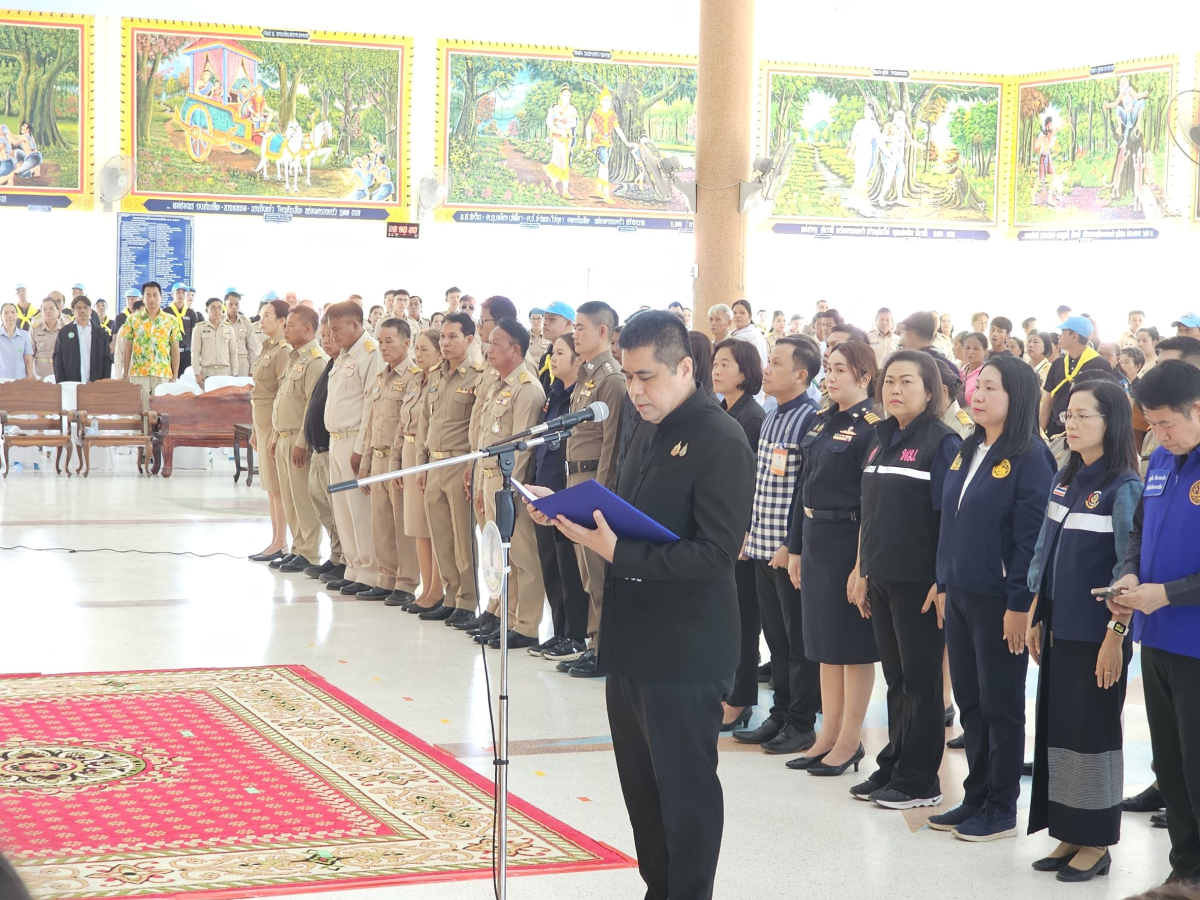 นายเรวัตร งัดสันเทียะ นายกเทศมนตรีตำบลพันดุง พร้อมด้วยคณะผู้บริหารสมาชิกสภาเทศบาลพนักงานเทศบาล ร่วมต้อนรับ นายอนุพงศ์ สุขสมนิตย์ ผู้ว่าราชการจังหวัดนครราชสีมา นายสมภพ มุกดาสนิท นายอำเภอขามทะเลสอ พร้อมด้วยส่วนราชการต่างๆ ภายในจังหวัดนครราชสีมา ในการดำเนินโครงการ สร้างเสริมความจงรักภักดีต่อสถาบัน บำบัดทุกข์ บำรุงสุข สร้างรอยยิ้มให้ประชาชน ประจำปีงบประมาณพ.ศ. 2569 ณ วัดบ้านพันดุง หมู่ที่ 1 ตำบลพันดุง อำเภอขามทะเลสอ จังหวัดนครราชสีม