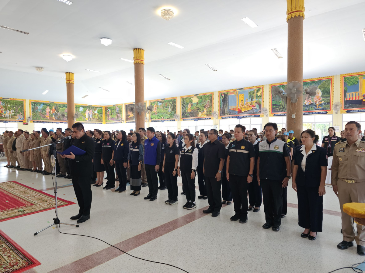 นายเรวัตร งัดสันเทียะ นายกเทศมนตรีตำบลพันดุง พร้อมด้วยคณะผู้บริหารสมาชิกสภาเทศบาลพนักงานเทศบาล ร่วมต้อนรับ นายอนุพงศ์ สุขสมนิตย์ ผู้ว่าราชการจังหวัดนครราชสีมา นายสมภพ มุกดาสนิท นายอำเภอขามทะเลสอ พร้อมด้วยส่วนราชการต่างๆ ภายในจังหวัดนครราชสีมา ในการดำเนินโครงการ สร้างเสริมความจงรักภักดีต่อสถาบัน บำบัดทุกข์ บำรุงสุข สร้างรอยยิ้มให้ประชาชน ประจำปีงบประมาณพ.ศ. 2569 ณ วัดบ้านพันดุง หมู่ที่ 1 ตำบลพันดุง อำเภอขามทะเลสอ จังหวัดนครราชสีม