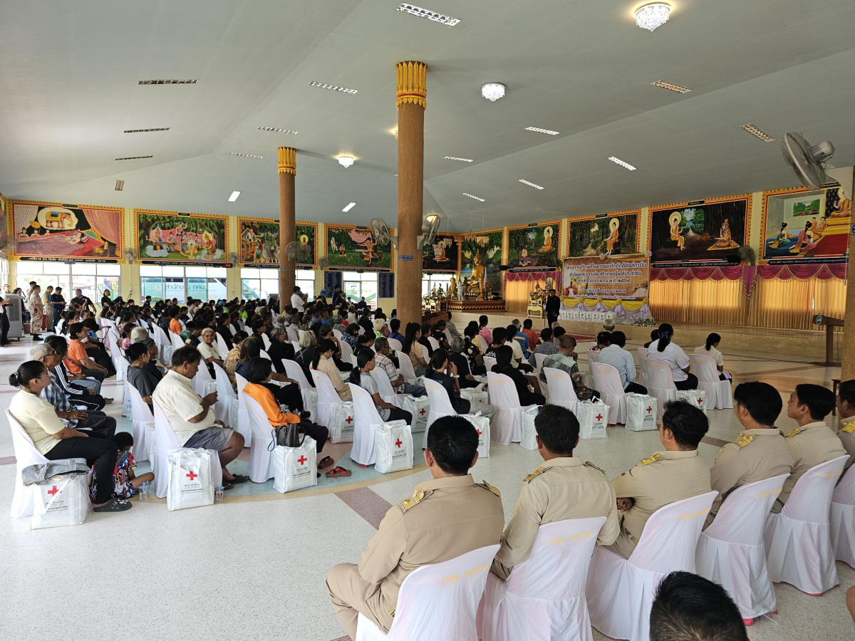 นายเรวัตร งัดสันเทียะ นายกเทศมนตรีตำบลพันดุง พร้อมด้วยคณะผู้บริหารสมาชิกสภาเทศบาลพนักงานเทศบาล ร่วมต้อนรับ นายอนุพงศ์ สุขสมนิตย์ ผู้ว่าราชการจังหวัดนครราชสีมา นายสมภพ มุกดาสนิท นายอำเภอขามทะเลสอ พร้อมด้วยส่วนราชการต่างๆ ภายในจังหวัดนครราชสีมา ในการดำเนินโครงการ สร้างเสริมความจงรักภักดีต่อสถาบัน บำบัดทุกข์ บำรุงสุข สร้างรอยยิ้มให้ประชาชน ประจำปีงบประมาณพ.ศ. 2569 ณ วัดบ้านพันดุง หมู่ที่ 1 ตำบลพันดุง อำเภอขามทะเลสอ จังหวัดนครราชสีม