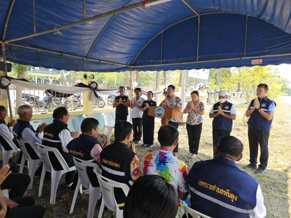 วันที่ 10 เมษายน 2569 นายสมภพ มุกดาสนิท นายอำเภอขามทะเลสอ เป็นประธานในพิธีเปิด จุดรวมบริการประชาชน เทศบาลตำบลพันดุง เทศกาลสงกรานต์ ประจำปีพ.ศ. 2569  ณ บริเวณหน้าสำนักงานเทศบาลตำบลพันดุง